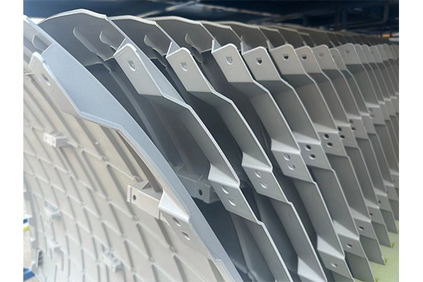 In ceiling plastic processing, how to choose the right plastic material according to the specific usage scenario?